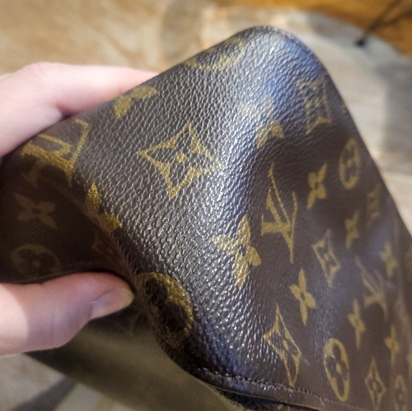 Louis Vuitton Looping GM - Picture 11 of 15